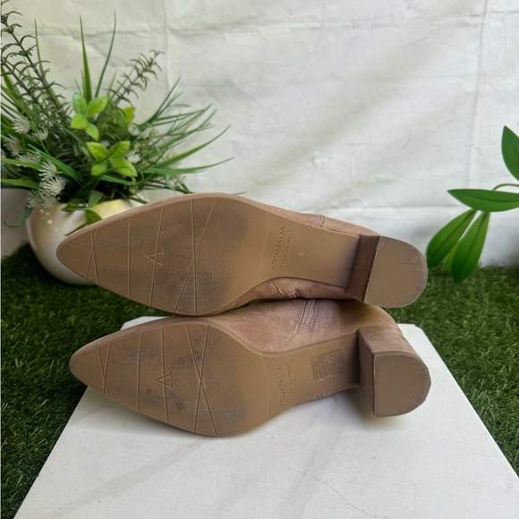 AQUATALIA
Kaylani Pointed Toe Booties Suede Taupe Tan size US 6
$395 - Picture 13 of 13